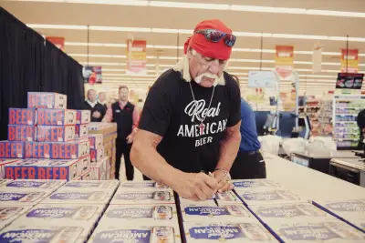 Real American Beer, founded by Hulk Hogan, aiming to revitalize Hooters after chain’s bankruptcy filing