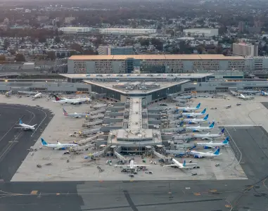 Newark air traffic controllers lost radar and comms for 90 seconds in horrifying FAA outage
