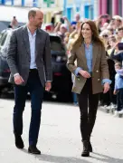 Kate Middleton twins with Prince William in skinny jeans on their wedding anniversary