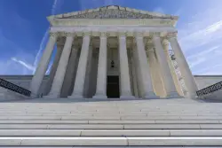 Supreme Court allows Trump to strip legal protections from 350,000 Venezuelans who risk deportation